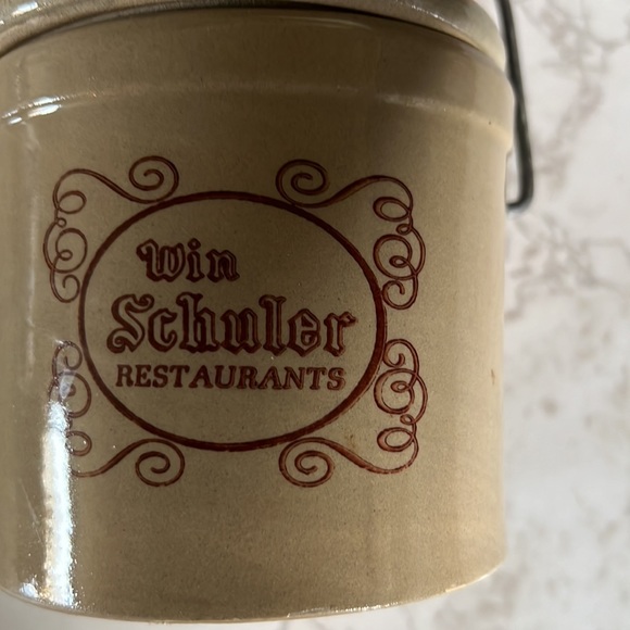 Vintage 70’s Win Schuler Restaurants cheese crock with lid - Picture 4 of 16